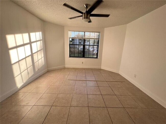 Foto del edificio - 11225 W Atlantic Blvd