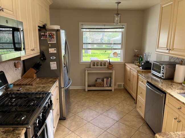 Building Photo - 1150 Anita Ave