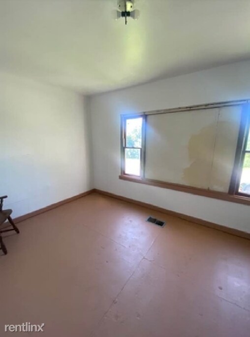 Building Photo - 3 br, 1 bath House - 1137 Chicago Avenue