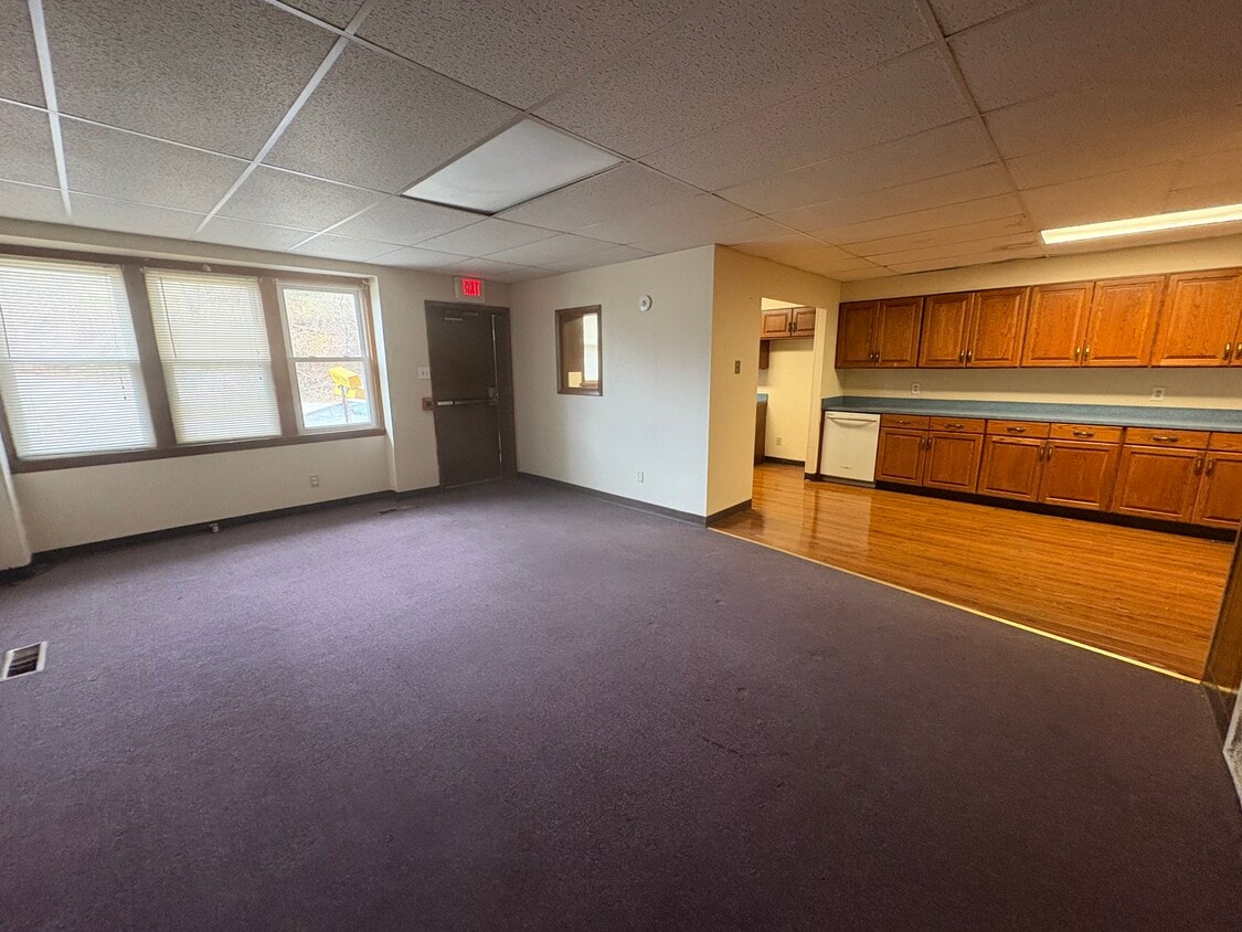 Building Photo - 425 S Main St