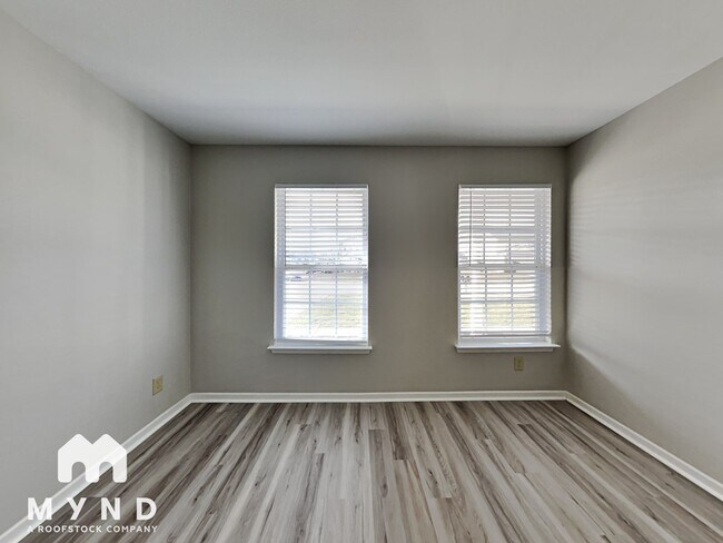 Foto del edificio - 747 Sedgewick Ln