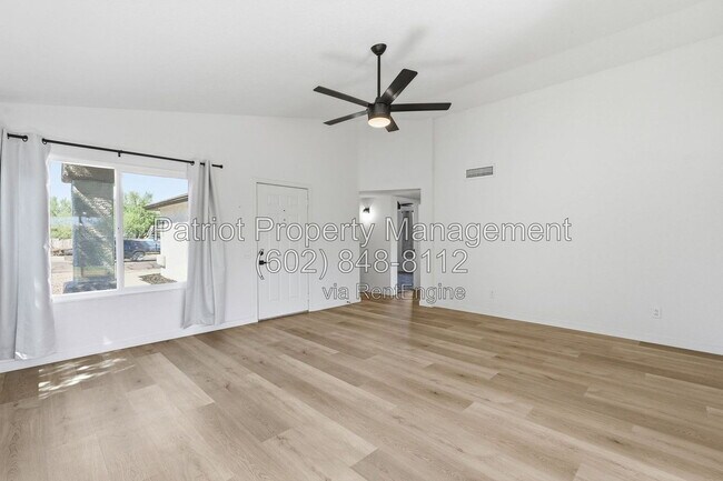 Foto del edificio - 2009 E Paradise Ln