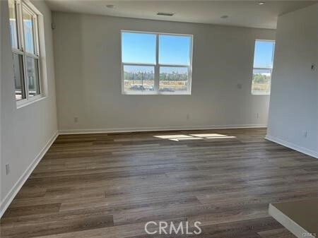 Foto del edificio - 947 N Divino Privado