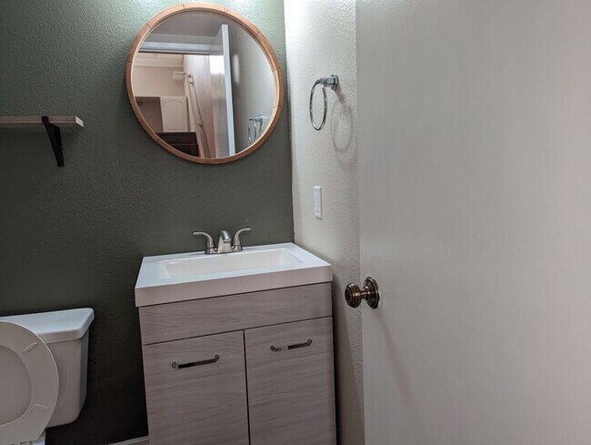 Building Photo - Imagine coming home to this hidden spaciou...
