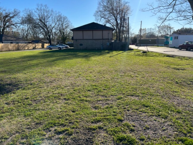Building Photo - 25573 LA-16