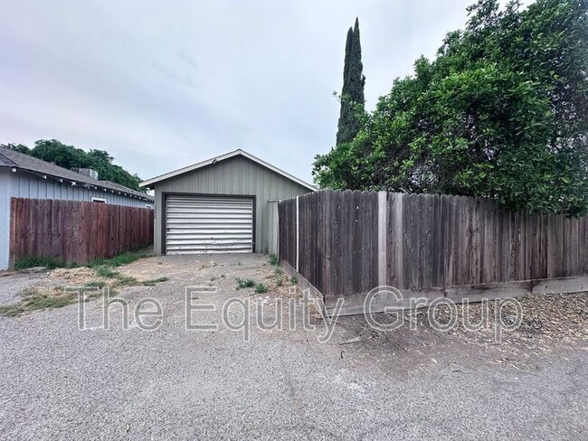 Foto del edificio - 1216 N Conyer St