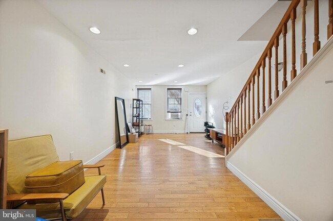 Foto del edificio - 341 Dickinson St