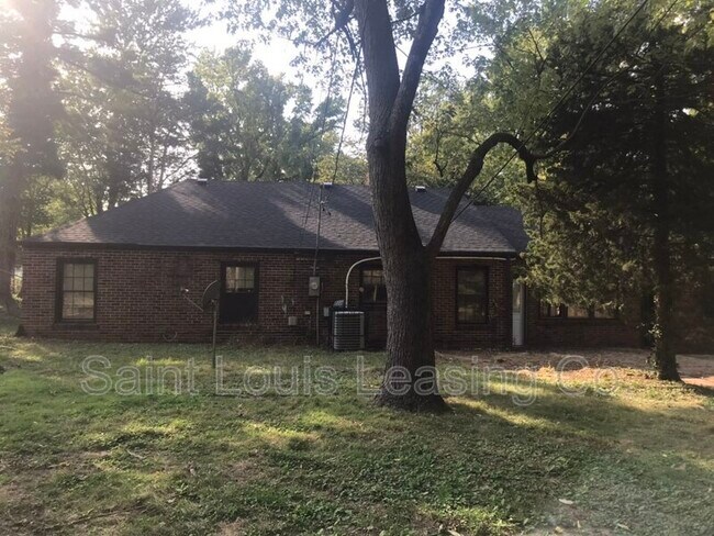 Building Photo - 520 Hentschel Pl