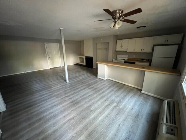 Building Photo - 1409 Fernwood Glendale Rd