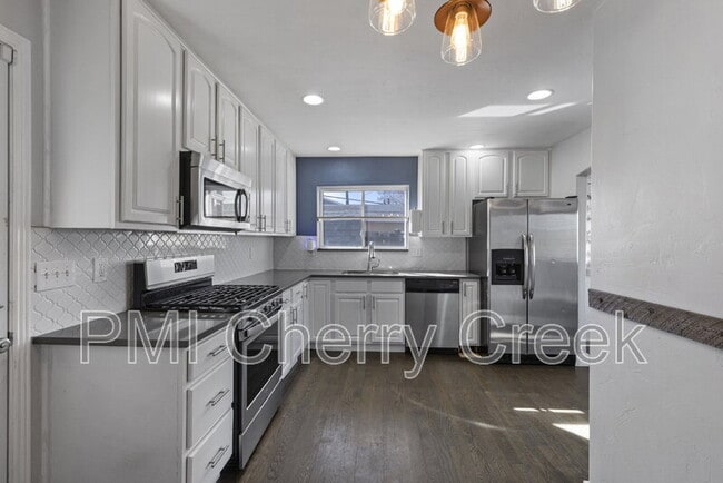 Building Photo - 1010 Newton St