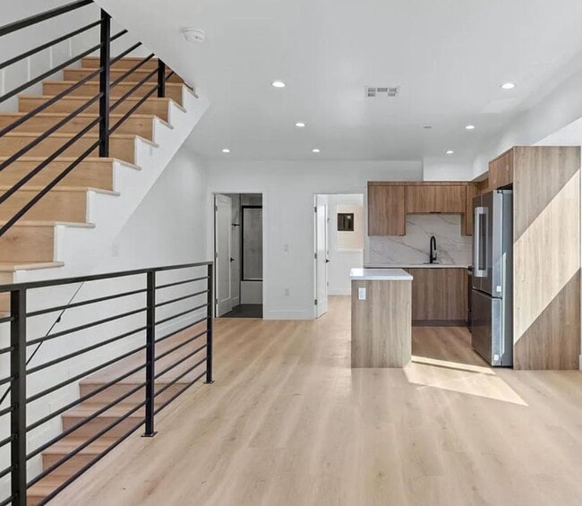 Building Photo - 3209 W 18th St