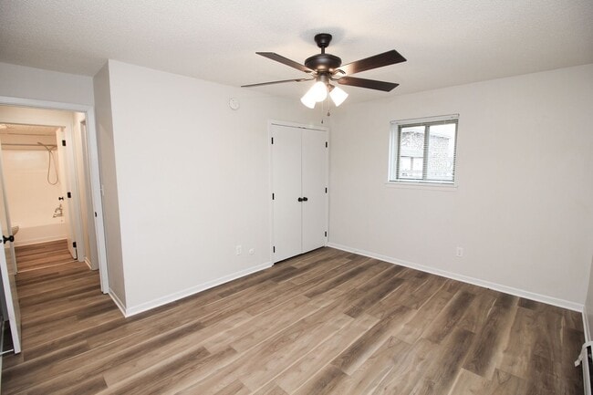 Foto del edificio - Renovated 2 Bed 1 Bath Apartment