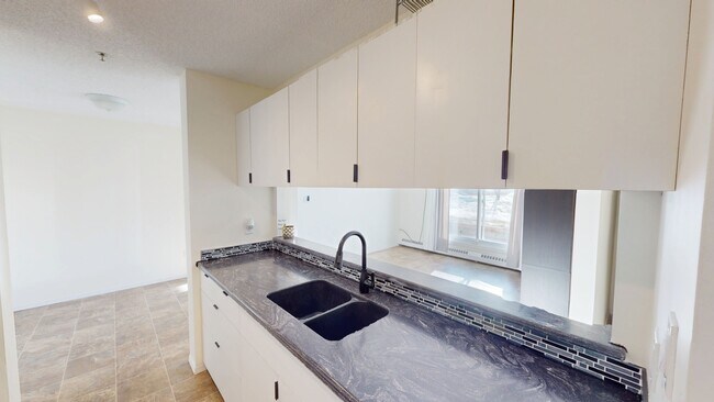 Photo du bâtiment - 10405-10499 99 Ave