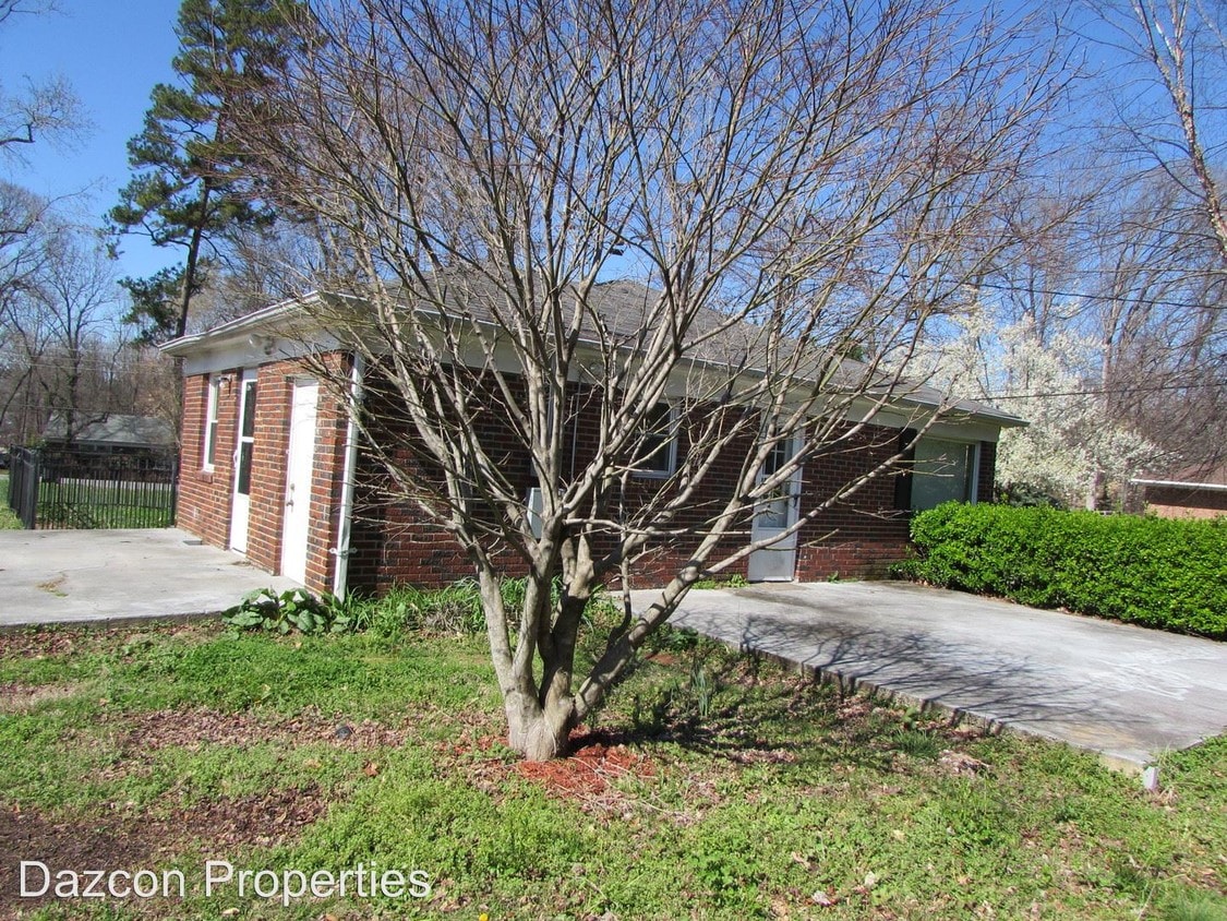 Building Photo - 2504 Juniper Dr