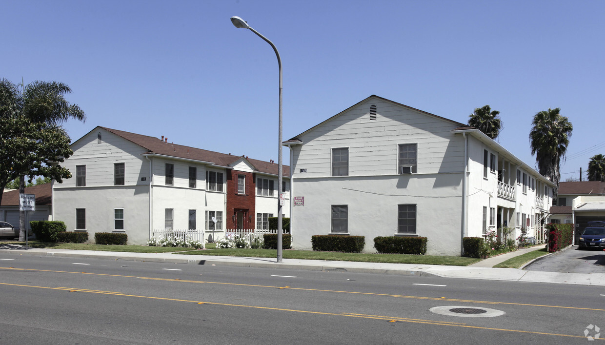 Primary Photo - Flower Apartments