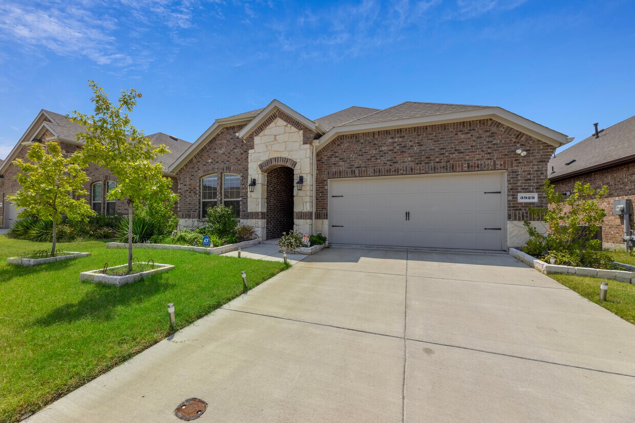 Primary Photo - 3929 Sidney Ln