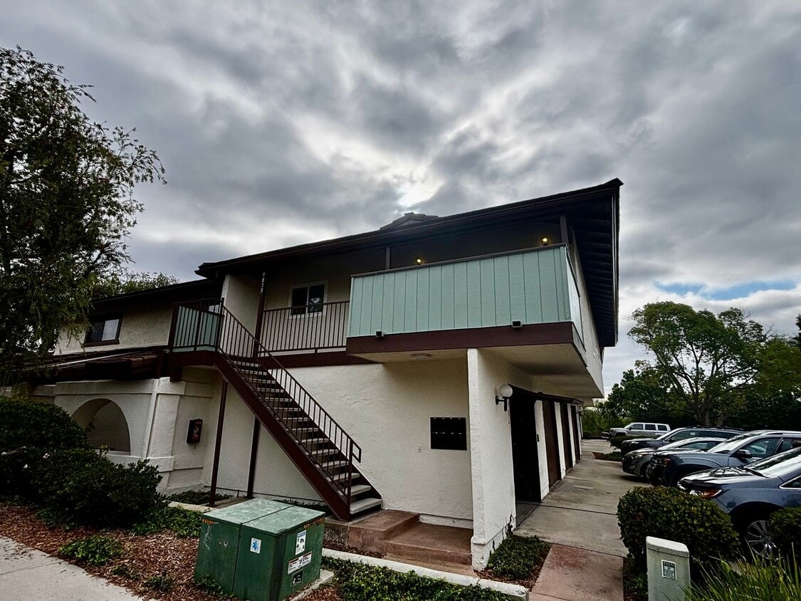 Primary Photo - Updated and Spacious 2 bed 1.5 bath