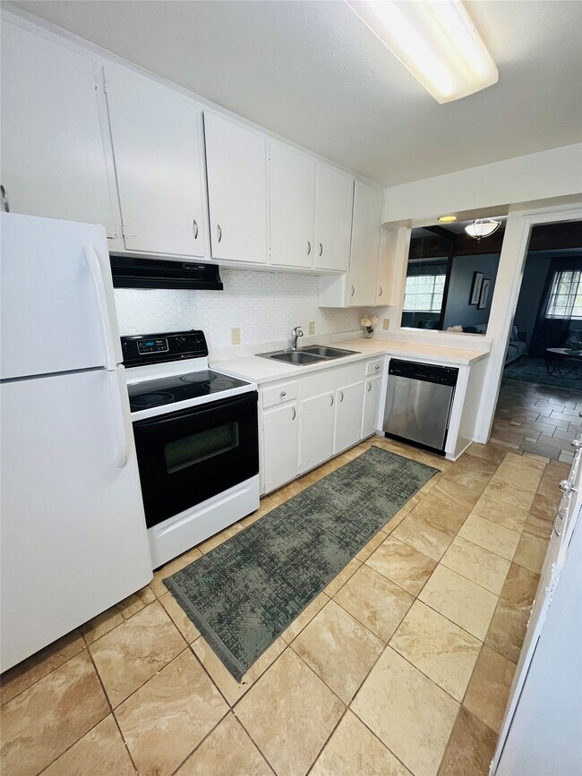 Foto del edificio - 11609 Chimney Rock Rd