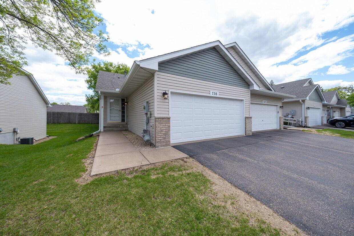 Primary Photo - 736 86th Ln NW