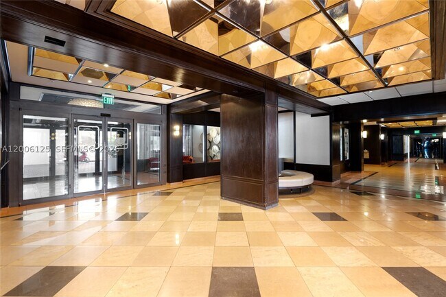 Foto del edificio - 600 NE 36th St