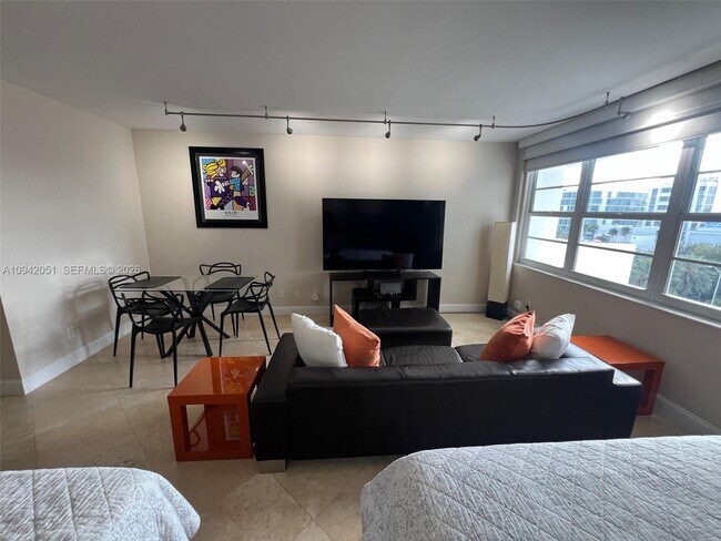 Foto del edificio - 100 Lincoln Rd