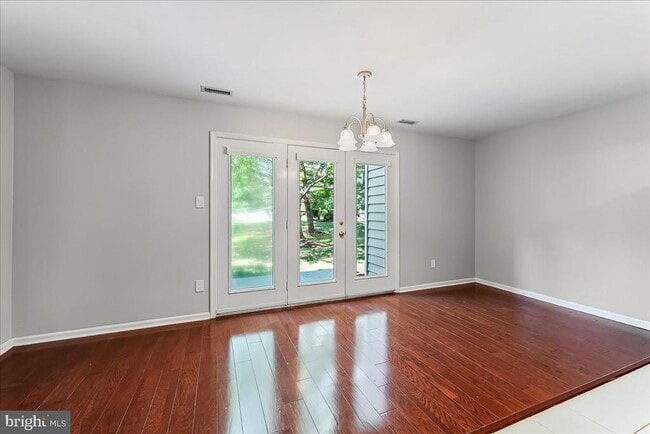 Building Photo - 705 Meadow Ct