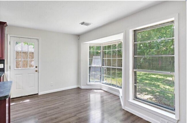 Foto del edificio - 7019 Oak Bough Dr