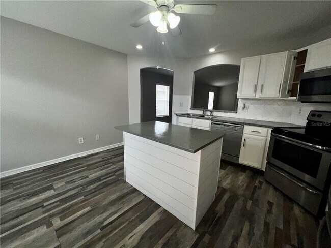 Foto del edificio - 2620 Regency Oak Ln