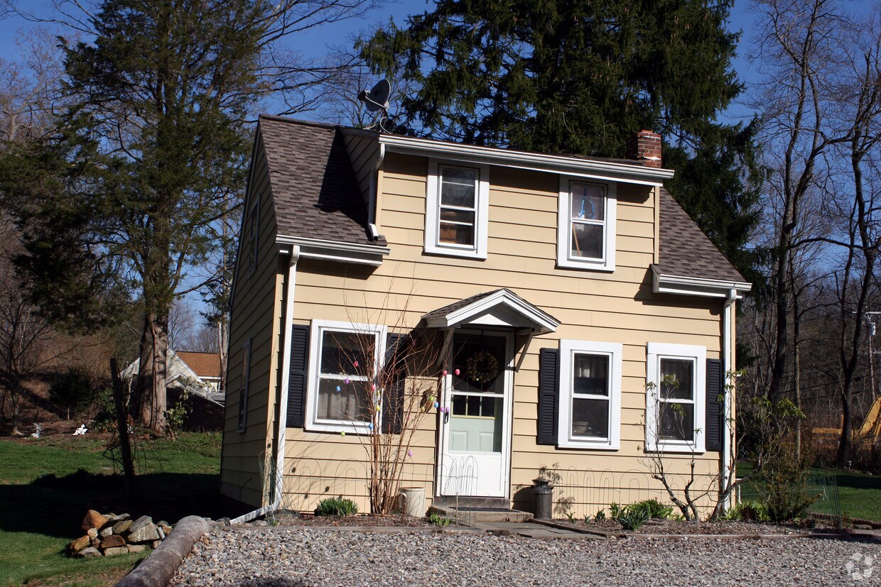 Building Photo - 383 Main St