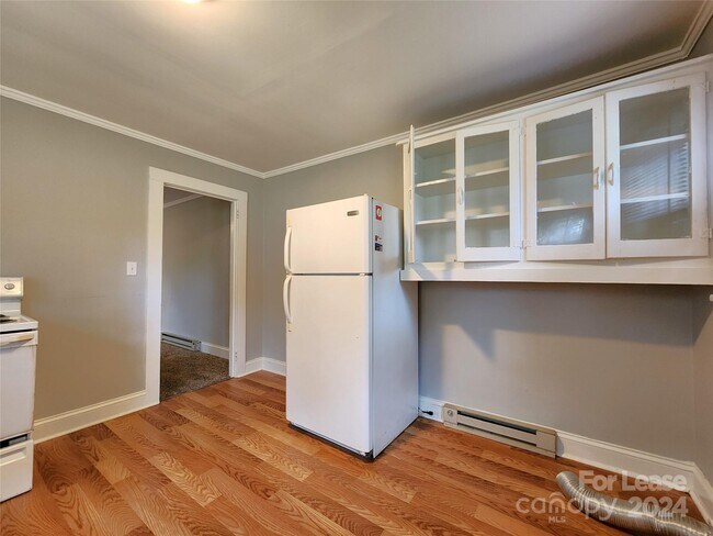 Building Photo - 816 S Ridge Ave
