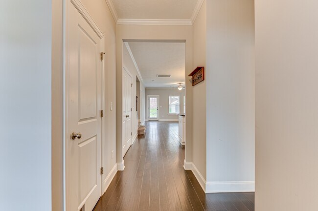 Foto del edificio - 5107 Heathbrook Dr