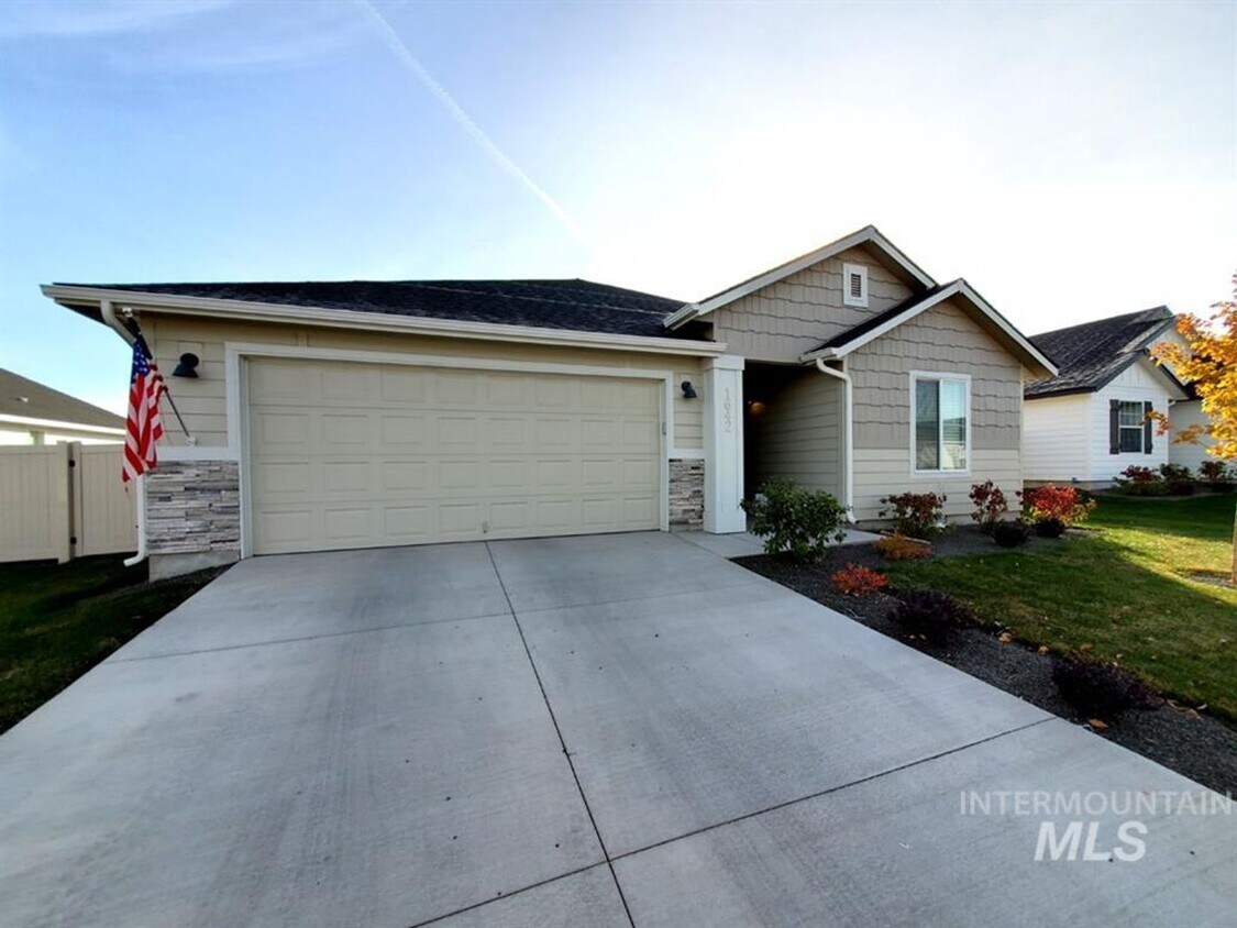 Primary Photo - Immaculate Single-Level Home in Quiet Neig...