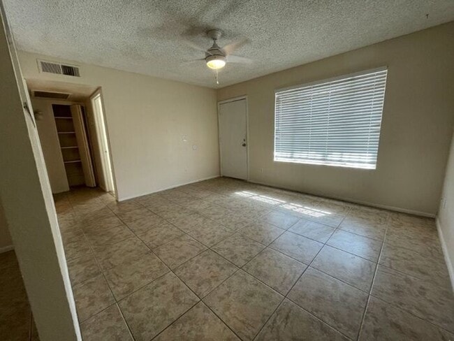 Foto del edificio - 4542 E Southern Ave