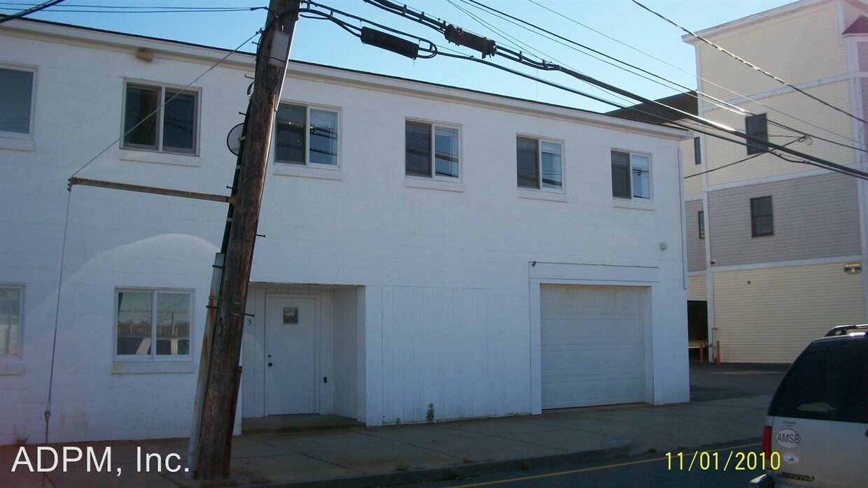 Primary Photo - 5 Railroad Ave