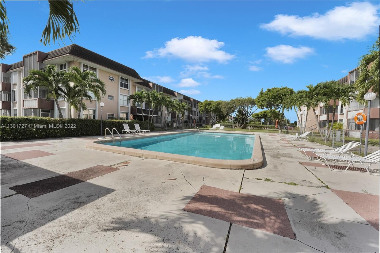Primary Photo - 6701 NW 169th St