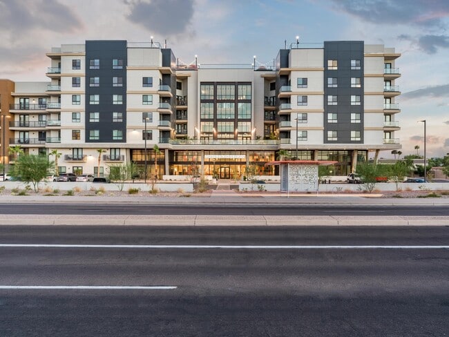 Building Photo - Modera Rio Salado