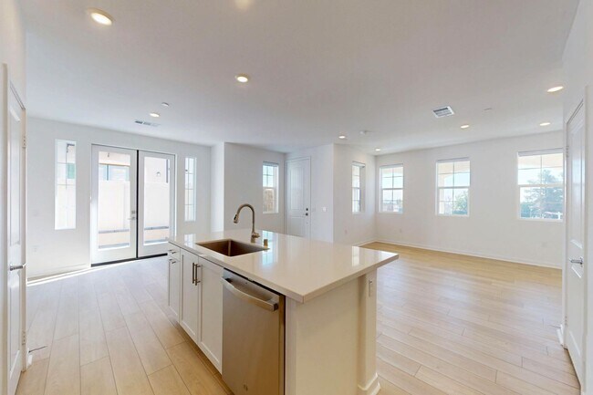 Foto del edificio - 8421 Gabrielino Ct