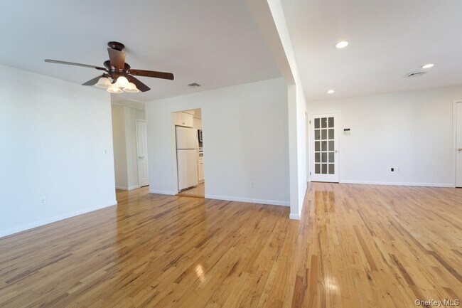 Foto del edificio - 556 E Harrison St