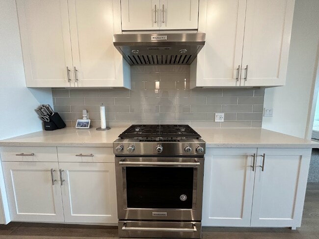 Building Photo - 3578 Rambla Pl