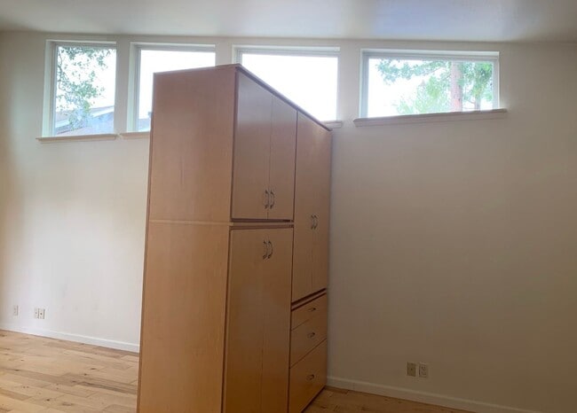 Building Photo - Charming Studio in La Selva!