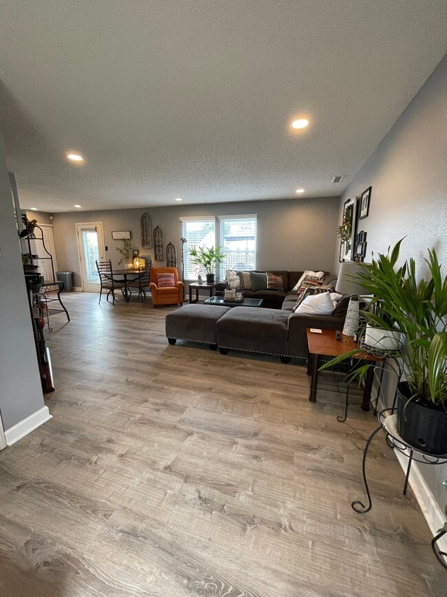 Foto del edificio - 8153 S Firefly Dr