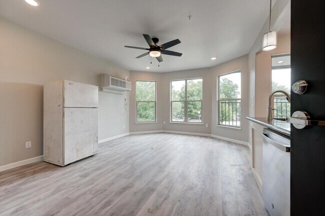 Foto del edificio - 222 S University Blvd