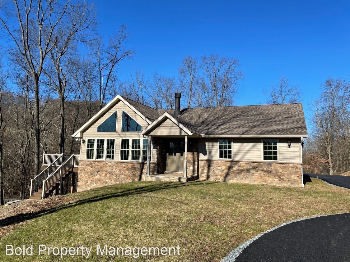 Primary Photo - 3 br, 2.5 bath House - 405 Station Rd.