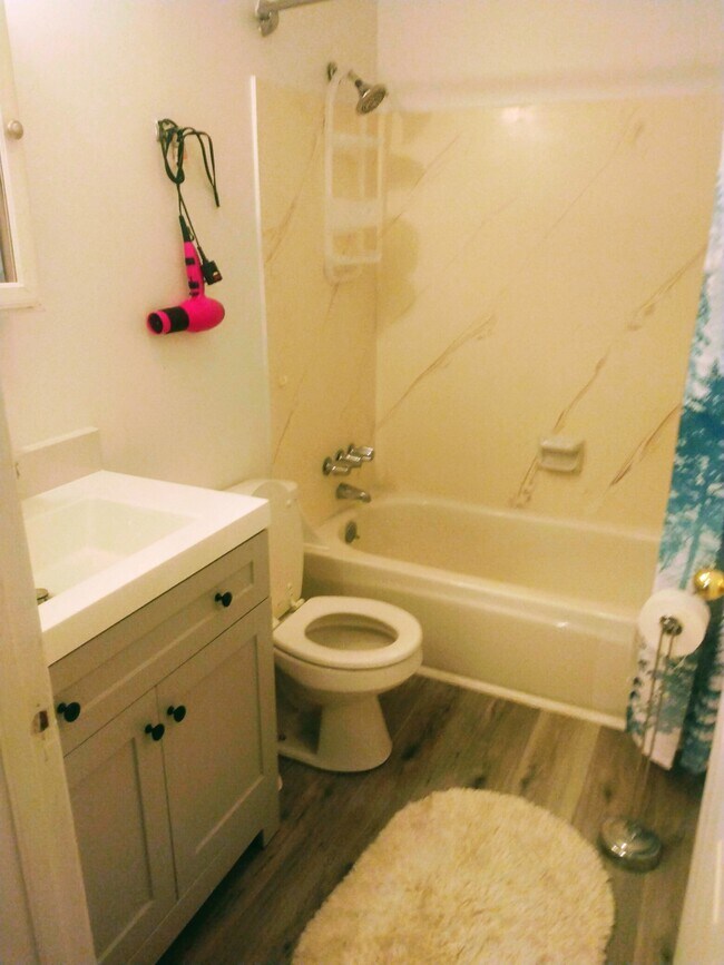 baño de arriba - 1693 E Fort Union Blvd