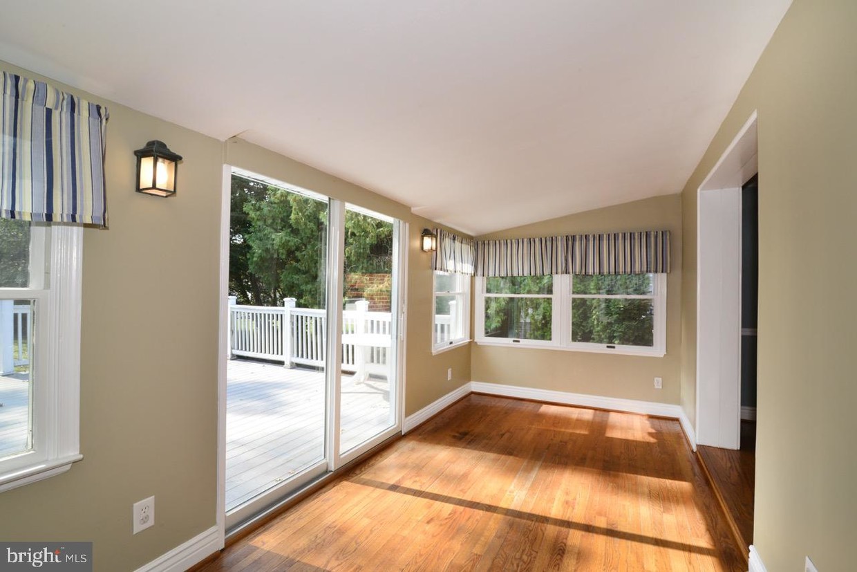 Primary Photo - 520 E G St