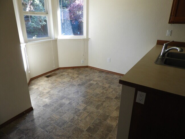 Foto del edificio - 5803 18th Ave SE