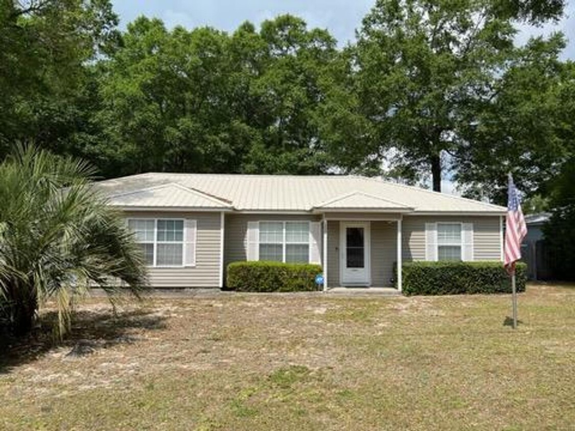 Foto principal - 3 Bedroom in Crestview!!