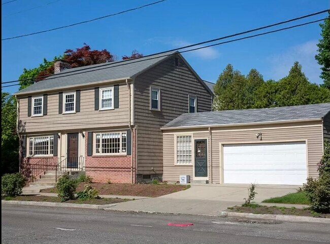 Building Photo - 470 Elmgrove Ave
