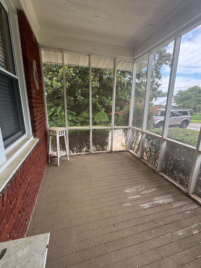Building Photo - Charming 1 Bedroom Apartment in Chicopee V...