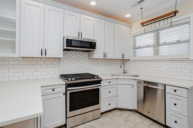 Foto del edificio - 1362 W Greenleaf Ave